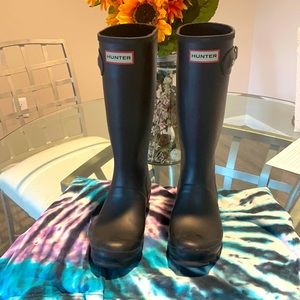 Black tall Hunter rain boots